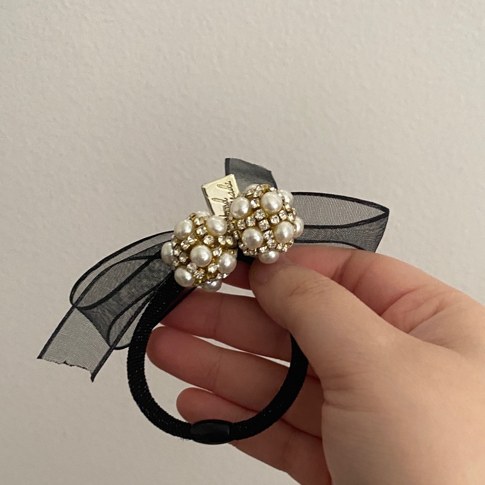 Elegant Black and Gold Hair Accessory